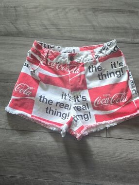 Coca Cola Red & White Logo Checkered Women’s Shorts Size Medium